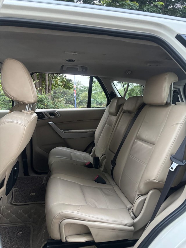 Second-hand 2019 Ford Endeavour Titanium 4X2 for sale in Indore-4