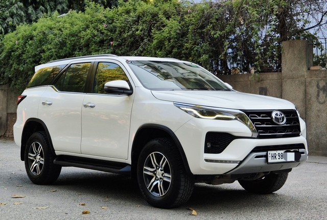 Second-hand 2025 Toyota Fortuner 4X2 Diesel AT for sale in New Delhi-2