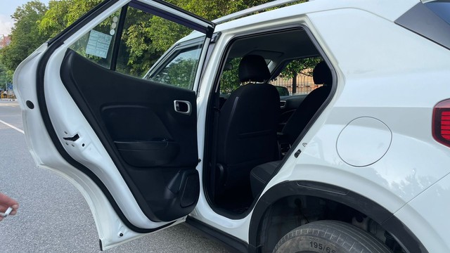 Second-hand 2019 Hyundai Venue S Turbo DCT BSIV for sale in New Delhi-25