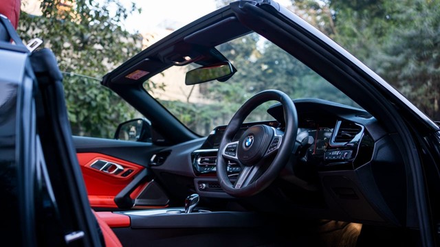 Second-hand 2025 BMW Z4 M40i for sale in New Delhi-12