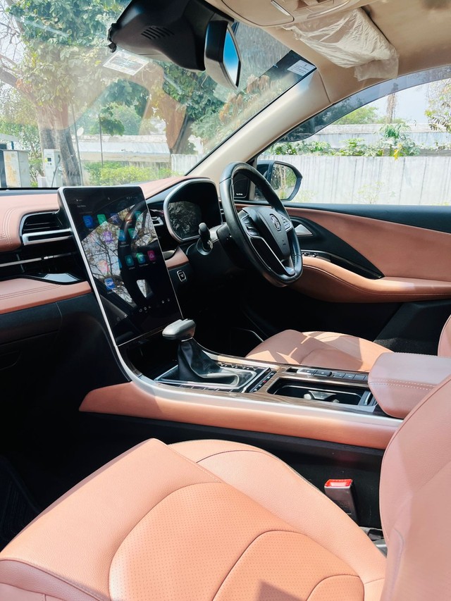 Second-hand 2023 MG Hector Plus 1.5 Turbo Savvy Pro CVT 7 Str BSVI for sale in New Delhi-20