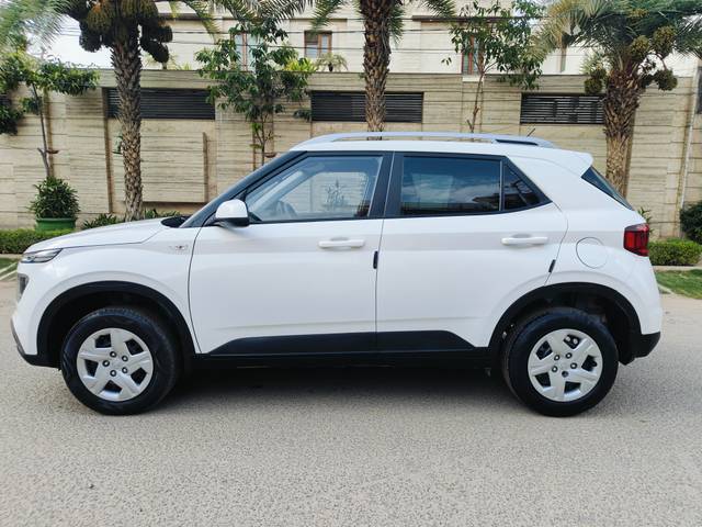 https://images10.gaadi.com/usedcar_image/AP3A.240617.008/original/e3c6deb0-2bad-412b-be0d-4104c7631017.jpg?imwidth=6402