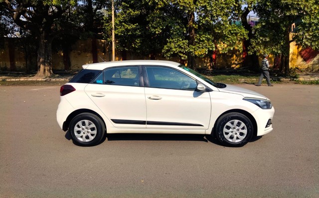 Second-hand 2018 Hyundai i20 1.2 Spotz for sale in New Delhi-1