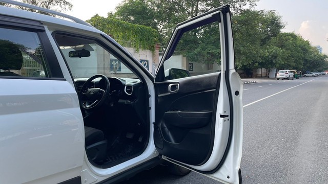 Second-hand 2019 Hyundai Venue S Turbo DCT BSIV for sale in New Delhi-20