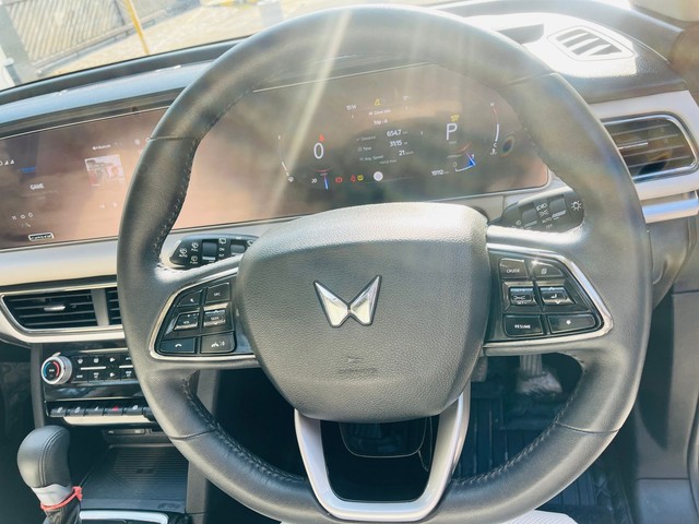 Second-hand 2024 Mahindra XUV700 AX7L Blaze Edition AT for sale in New Delhi-9