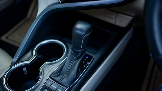 Second-hand 2024 Toyota Camry 2.5 Hybrid for sale in New Delhi-16