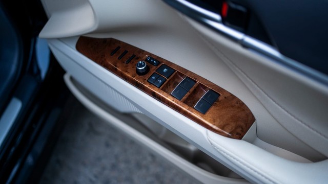 Second-hand 2024 Toyota Camry 2.5 Hybrid for sale in New Delhi-6