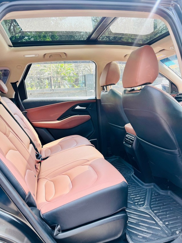 Second-hand 2023 MG Hector Plus 1.5 Turbo Savvy Pro CVT 7 Str BSVI for sale in New Delhi-14