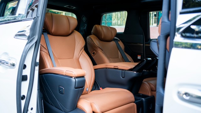 Second-hand 2025 Toyota Vellfire VIP Executive Lounge for sale in New Delhi-4