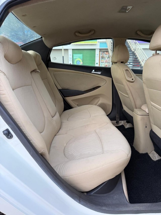 Second-hand 2015 Hyundai Verna 1.6 CRDI for sale in Rajkot-12