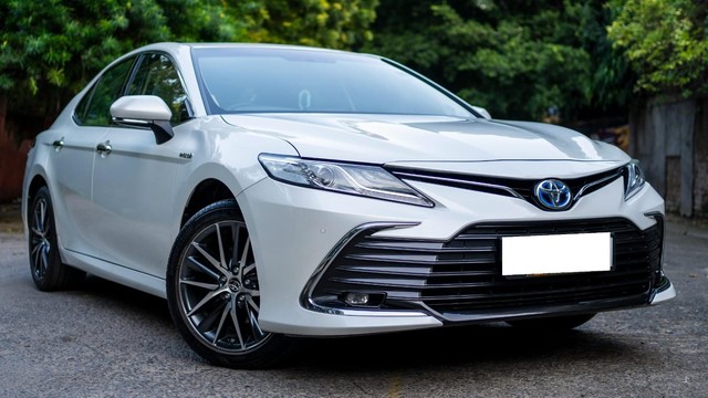 Second-hand 2024 Toyota Camry 2.5 Hybrid for sale in New Delhi-2