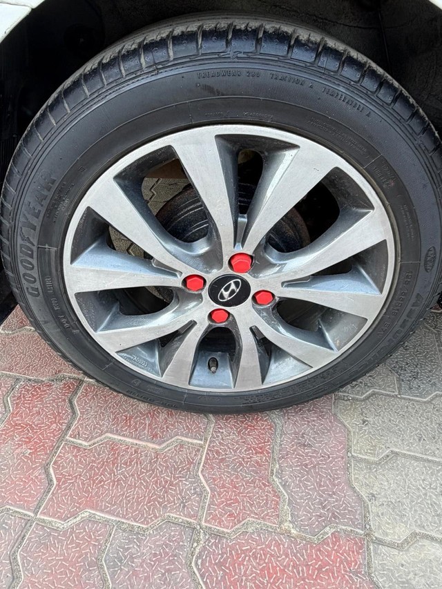 Second-hand 2015 Hyundai Verna 1.6 CRDI for sale in Rajkot-7