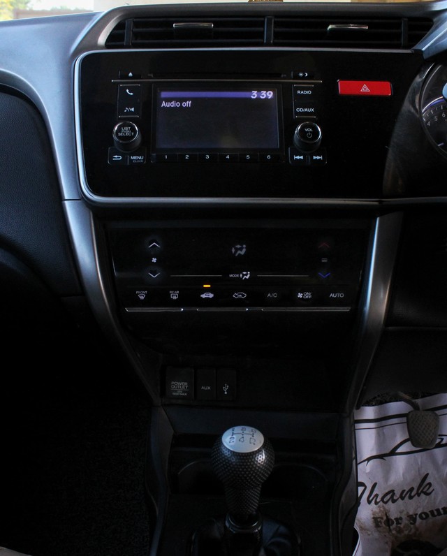 Second-hand 2014 Honda City i VTEC V for sale in Ahmedabad-14