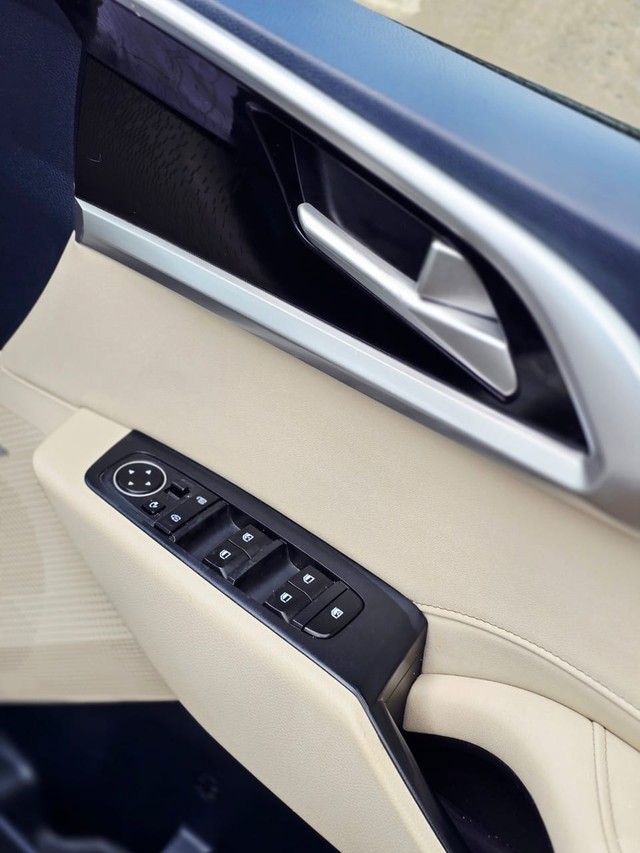 Second-hand 2022 Kia Carens Luxury Plus Diesel AT 6 STR BSVI for sale in Nashik-20