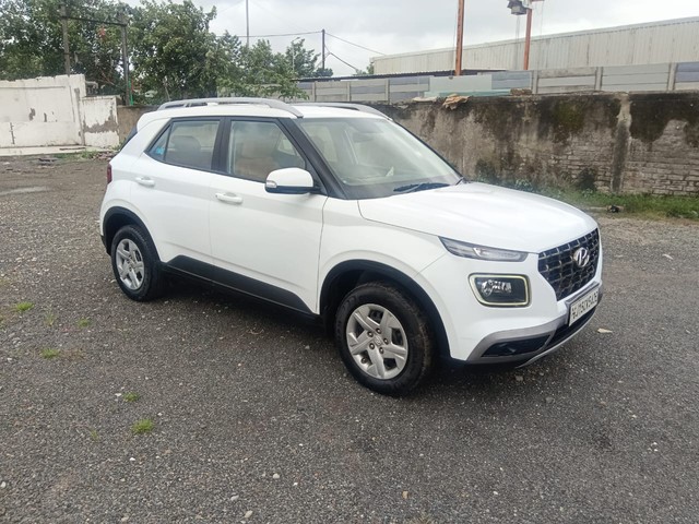 Second-hand 2020 Hyundai Venue S Plus for sale in Surat-7