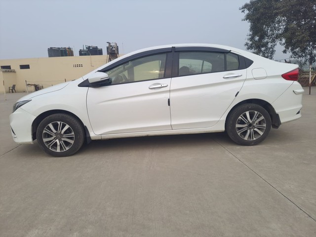 Second-hand 2019 Honda City V MT for sale in New Delhi-3