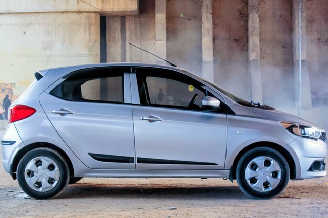 Second-hand 2018 Tata Tiago 1.2 Revotron XT for sale in Ahmedabad-1