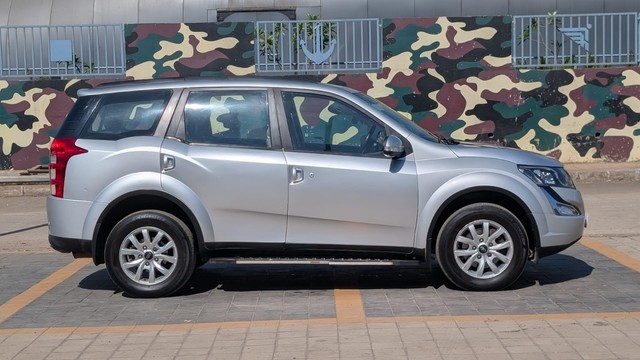 Second-hand 2017 Mahindra XUV500 R W10 FWD for sale in Kalyan-1