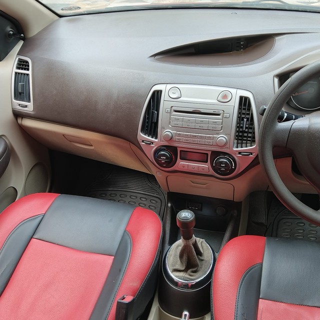 Second-hand 2011 Hyundai i20 1.2 Magna for sale in Mira Road-10