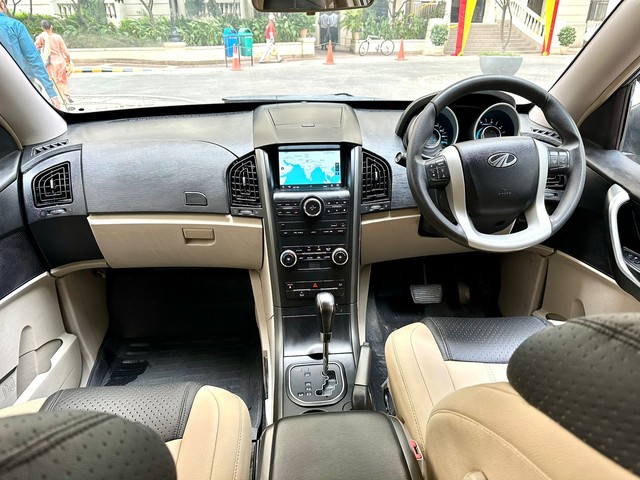 Second-hand 2016 Mahindra XUV500 AT W6 2WD for sale in New Delhi-3