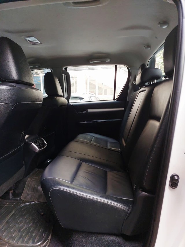 Second-hand 2023 Toyota Hilux High AT for sale in New Delhi-9