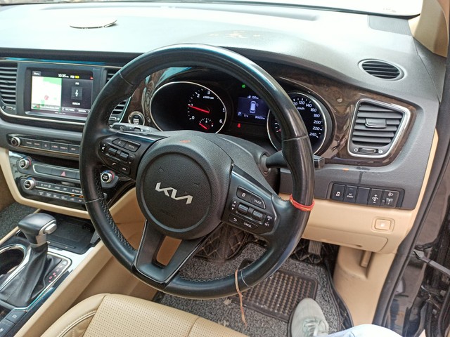 Second-hand 2023 Kia Carnival Limousine Plus for sale in New Delhi-16
