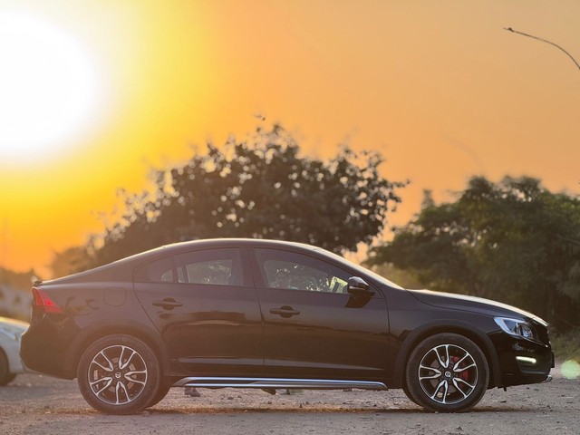 Second-hand 2017 Volvo S60 Cross Country D4 AWD BSIV for sale in Surat-1