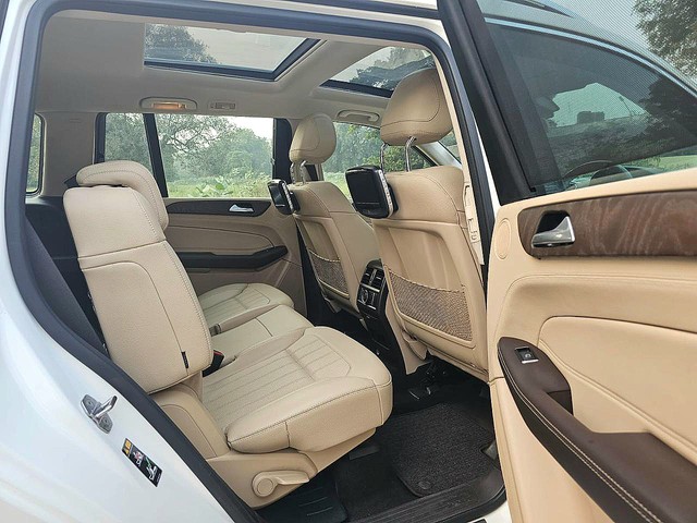 Second-hand 2019 Mercedes-Benz GLS 350d Grand Edition for sale in New Delhi-20
