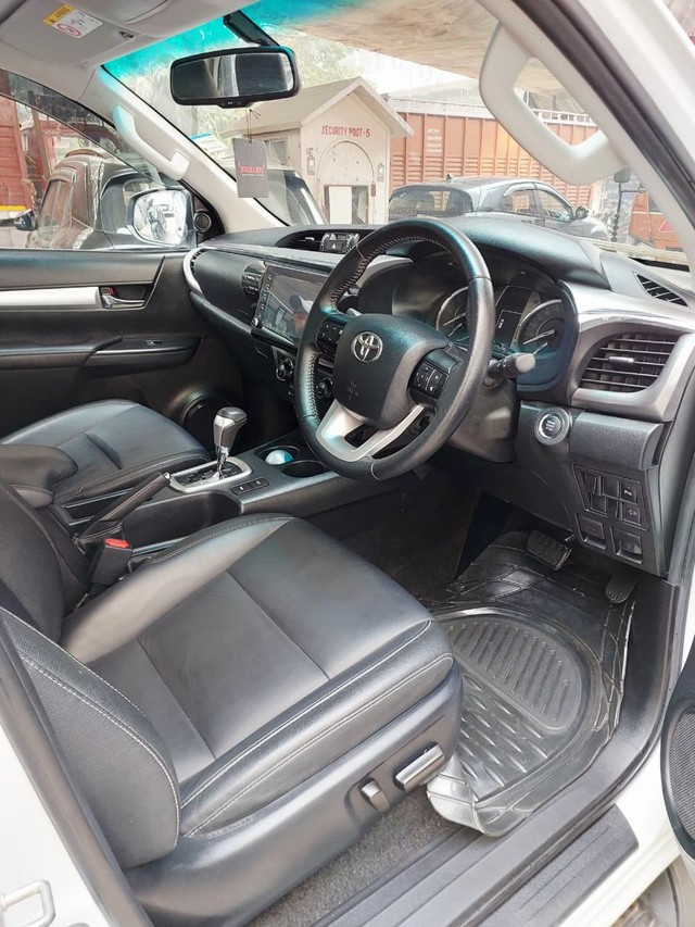 Toyota Hilux High AT Second-hand 2023 Toyota Hilux High AT for sale in New Delhi-8