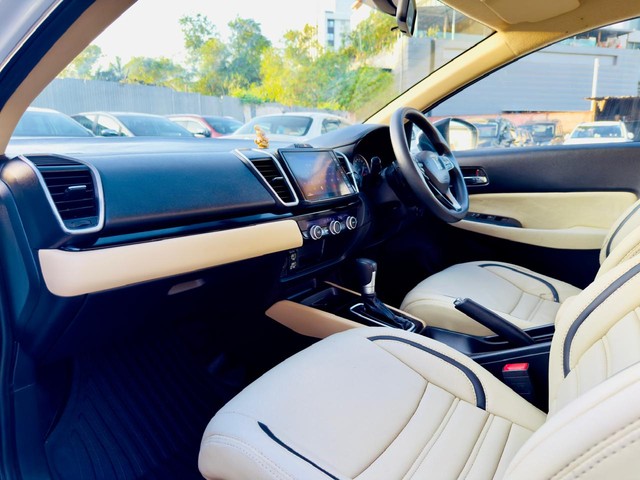 Second-hand 2021 Honda City V CVT for sale in Surat-13