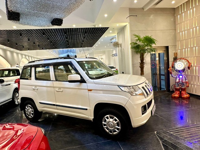 Second-hand 2016 Mahindra TUV 300 T6 for sale in New Delhi-15