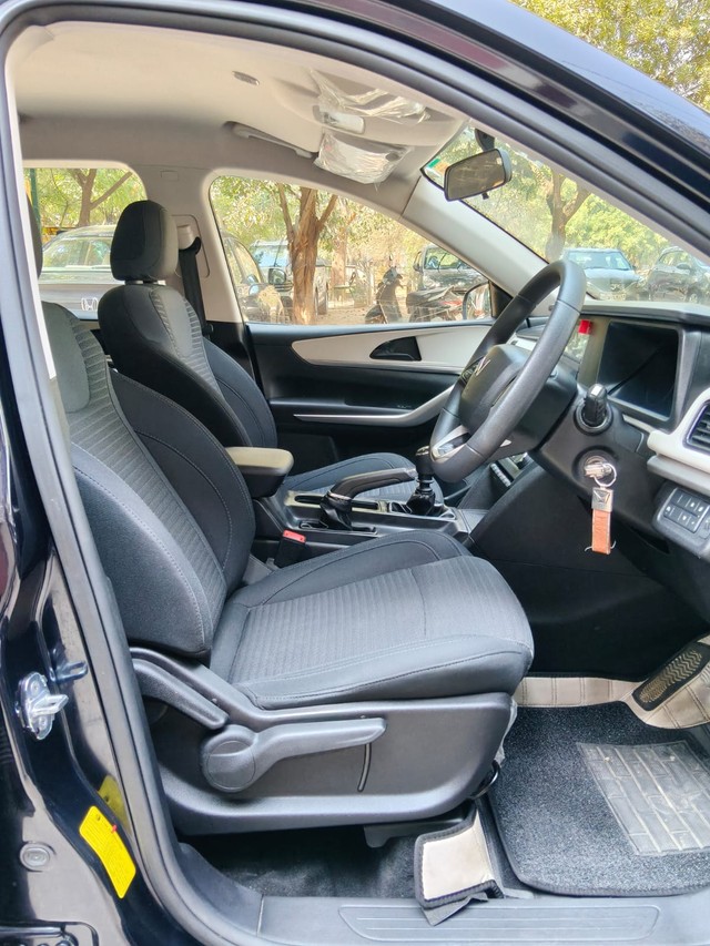 Second-hand 2023 Mahindra XUV700 MX 5Str Diesel for sale in Gurgaon-14