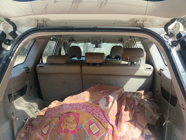 Second-hand 2017 Mahindra XUV500 R W10 FWD for sale in New Delhi-3