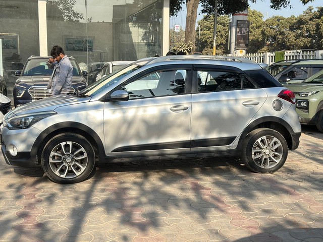 Second-hand 2015 Hyundai i20 Active 1.4 for sale in Lucknow-7