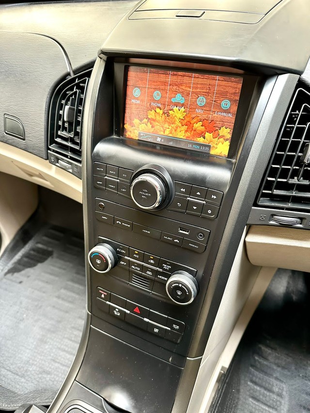 Second-hand 2016 Mahindra XUV500 AT W6 2WD for sale in New Delhi-17