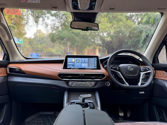 Second-hand 2023 MG Gloster Savvy 4x4 6Str for sale in New Delhi-8