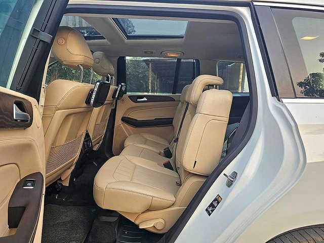 Second-hand 2019 Mercedes-Benz GLS 350d Grand Edition for sale in New Delhi-14