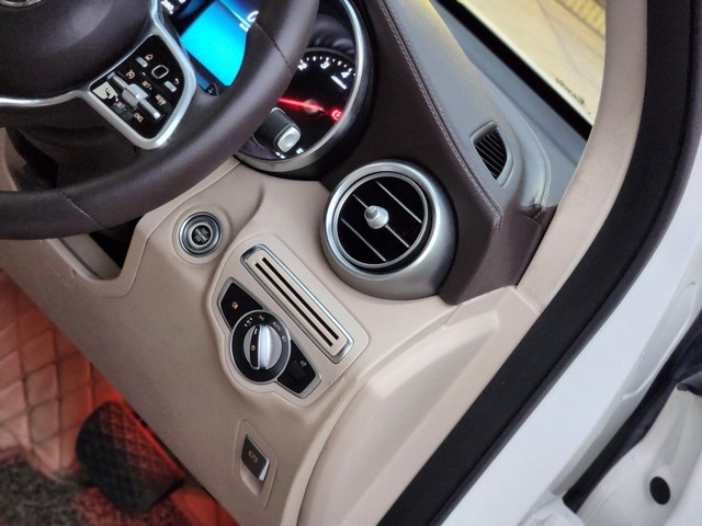 Second-hand 2020 Mercedes-Benz GLC 200 for sale in New Delhi-16