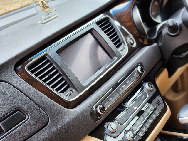 Second-hand 2022 Kia Carnival Limousine Plus for sale in New Delhi-11