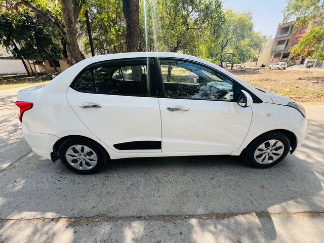 Second-hand 2016 Hyundai Xcent Facelift for sale in Dewas-1