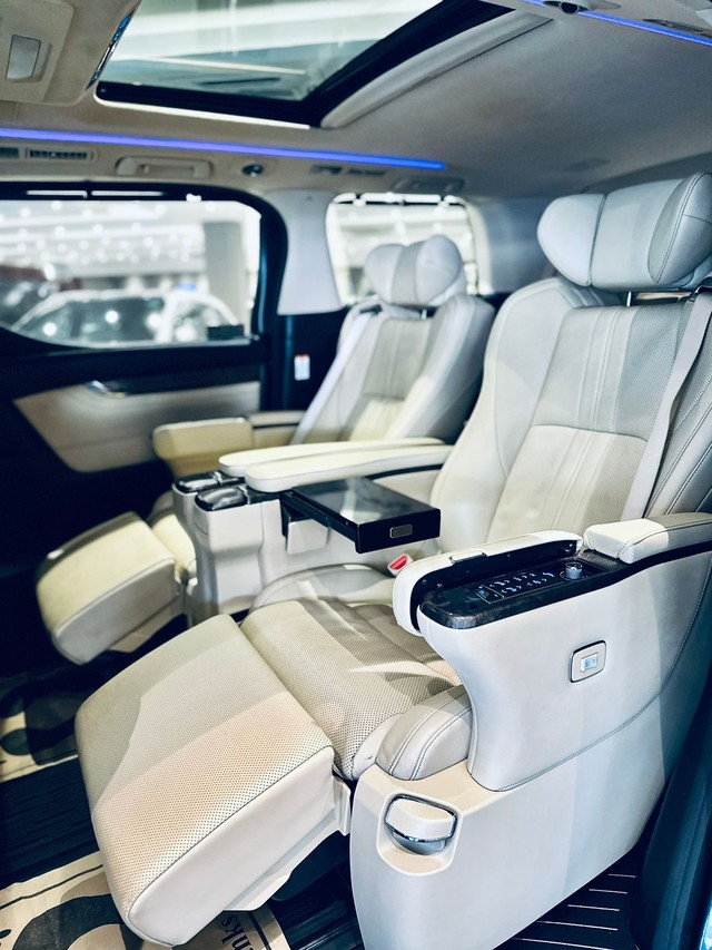 Second-hand 2021 Toyota Vellfire Executive Lounge BSVI for sale in New Delhi-3