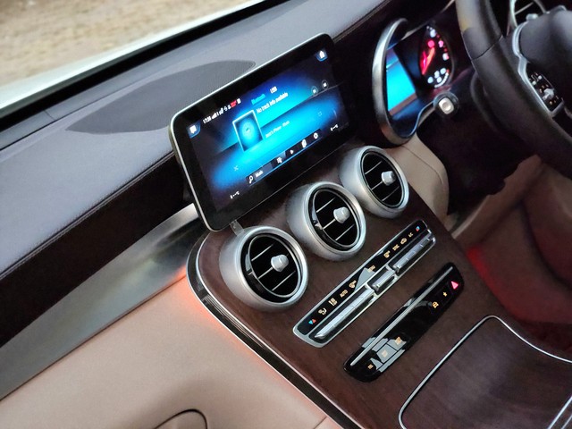 Second-hand 2020 Mercedes-Benz GLC 200 for sale in New Delhi-28