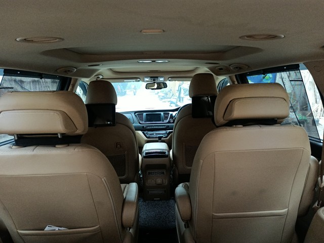 Second-hand 2023 Kia Carnival Limousine Plus for sale in New Delhi-10