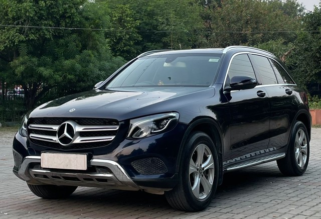 Second-hand 2018 Mercedes-Benz GLC 220d 4MATIC Sport for sale in New Delhi-2