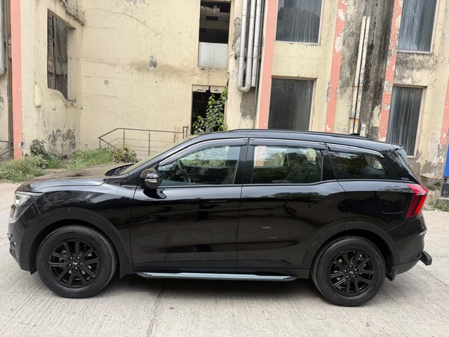 Second-hand 2025 Mahindra XUV700 AX7L Ebony Edition 7Str AT for sale in New Delhi-3