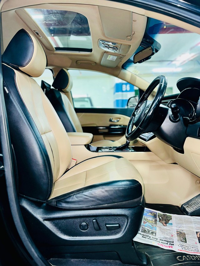 Second-hand 2020 Kia Carnival Limousine for sale in Mumbai-7