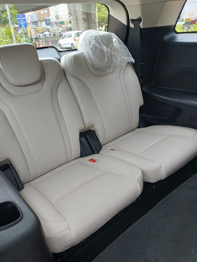 Second-hand 2024 Mahindra XUV700 AX7 7Str AT for sale in New Delhi-13