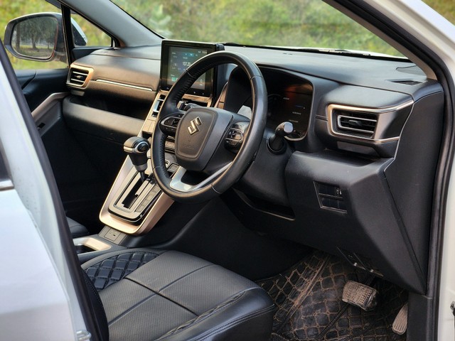 Second-hand 2024 Maruti Invicto Zeta Plus 7Str for sale in New Delhi-35