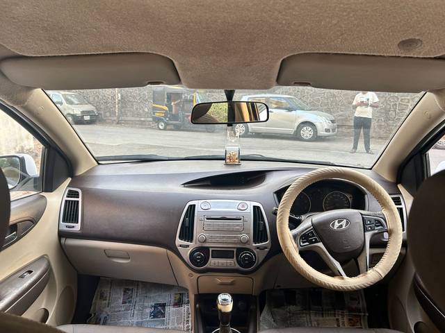 https://images10.gaadi.com/usedcar_image/AP3A.240905.015.A2/original/121c1726-e7a5-4bb2-99d8-fef5cbcf6a04.jpg?imwidth=6402