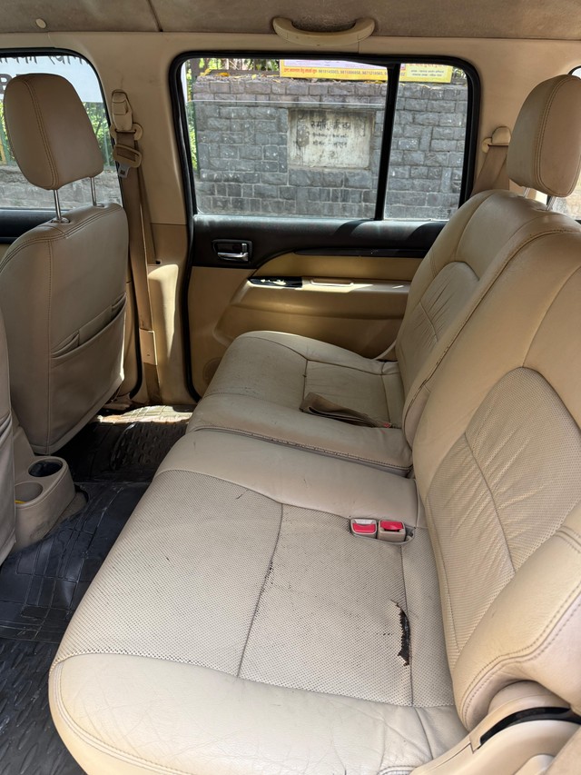 Second-hand 2012 Ford Endeavour 2.5L 4X2 for sale in New Delhi-9